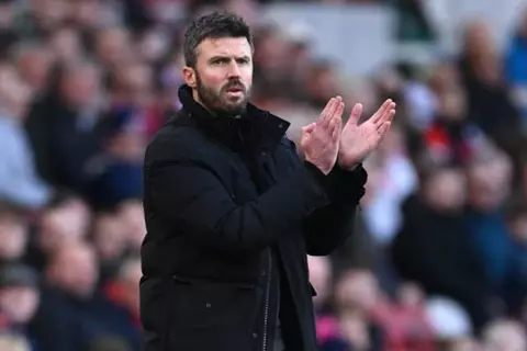 بعد ثلاث محاولات فاشلة.. ميدلسبره ينهي تعاقده مع أسطورة يونايتد